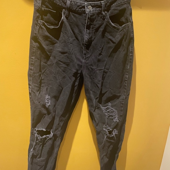 Ripped Guess Jeans - Picture 3 of 3